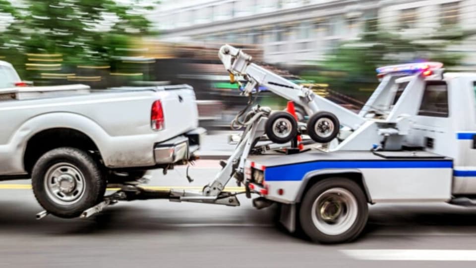 یدک کش برای جابجایی خودرو